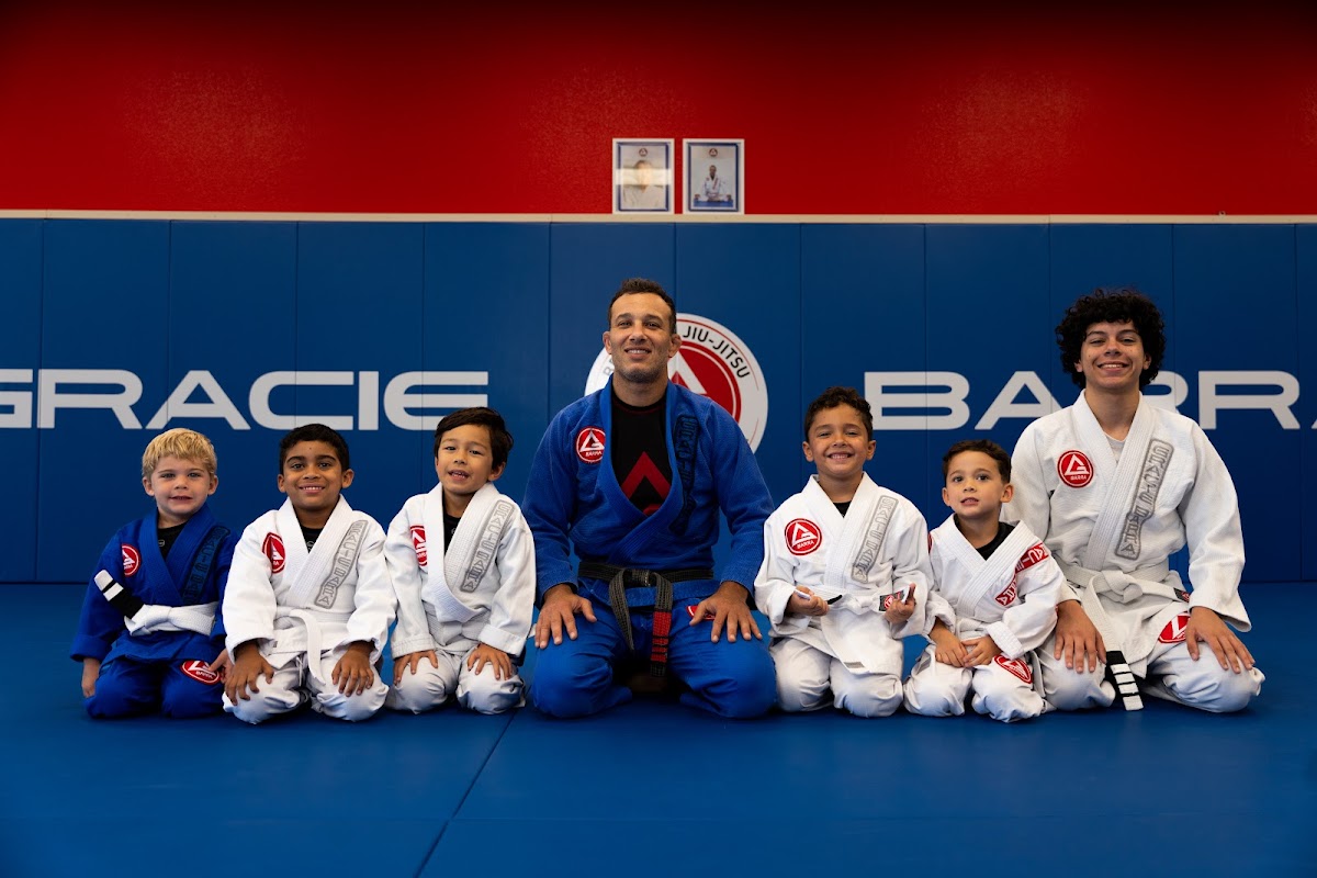 Professor Rodrigo with kids students at Gracie Barra Seminole
